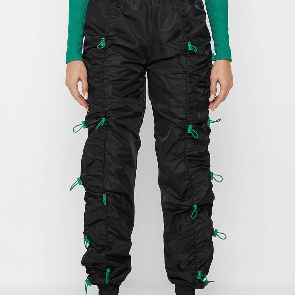NYLON BUNGEE RUCHED CARGO PANTS - BLACK/GREEN